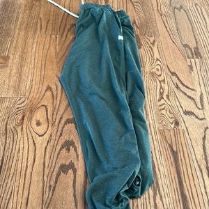 Never worn green vuori performance joggers